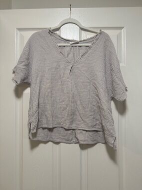 Carly Jean Los Angeles Light Gray Cotton Gauze V-Neck Tunic Top